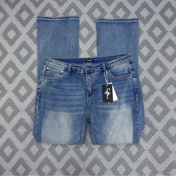 ⭐️Flamingals Light Wash Straight Jeans NWT [AA229] - Picture 1 of 9
